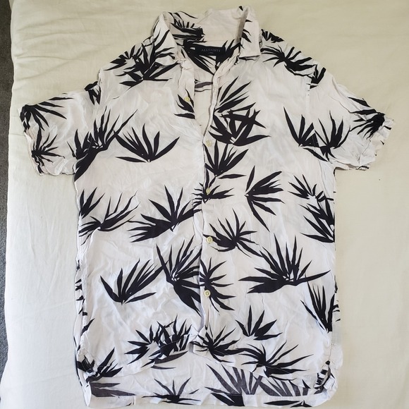 AllSaints Mens Black and White Floral Print Short Sleeve Button Up Shirt - Large - Picture 1 of 7